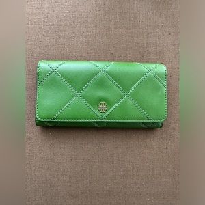 Tory Burch Green ROBINSON STITCHED ENVELOPE
CONTINENTAL WALLET. NWT.